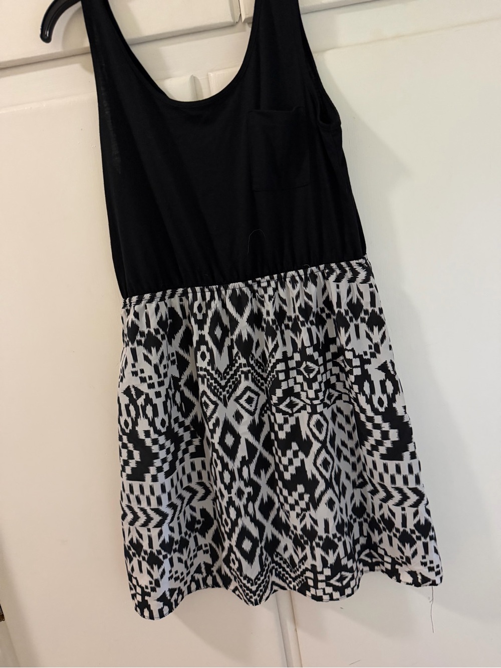 Charming Charlie Black & White Sleeveless Casual Dress